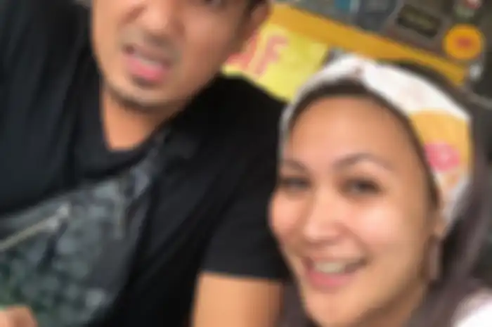 Mesranya Rio Febrian temani istri sahur walau berbeda keyakinan