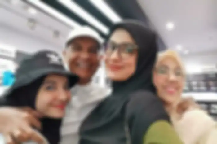 Zaskia Sungkar, Mark Sungkar, Shireen Sungkar, Santi Asokamala
