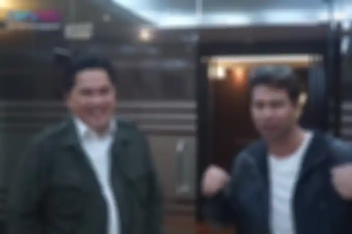 Iseng Bongkar Dompet Menteri BUMN Erick Thohir, Raffi Ahmad Dibuat Kaget Saat Temukan Uang Ratusan Dolar  Di Dalamnya: Wah Gila, 100 Dolar, Buat THR Kali