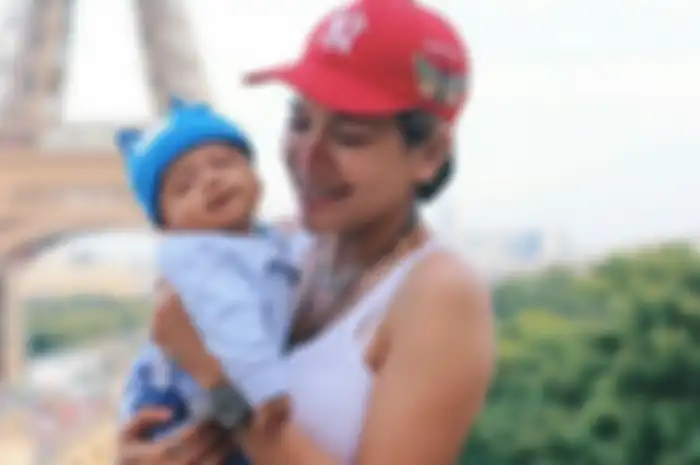 Nikita mirzani dan anak bungsunya, arkana