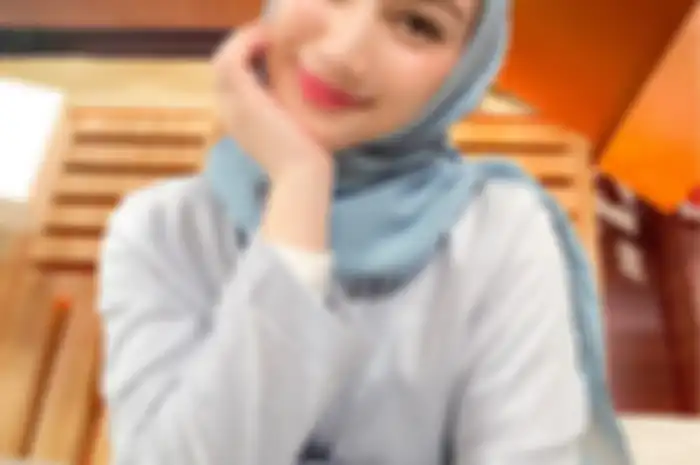 Inspirasi outer stylish ala Melody Laksani