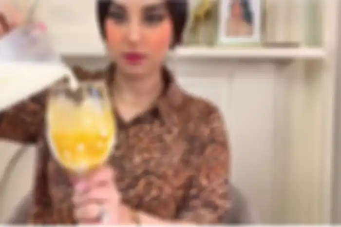 Tangkapan layar video saat Tasya Farasya membuat kopi.