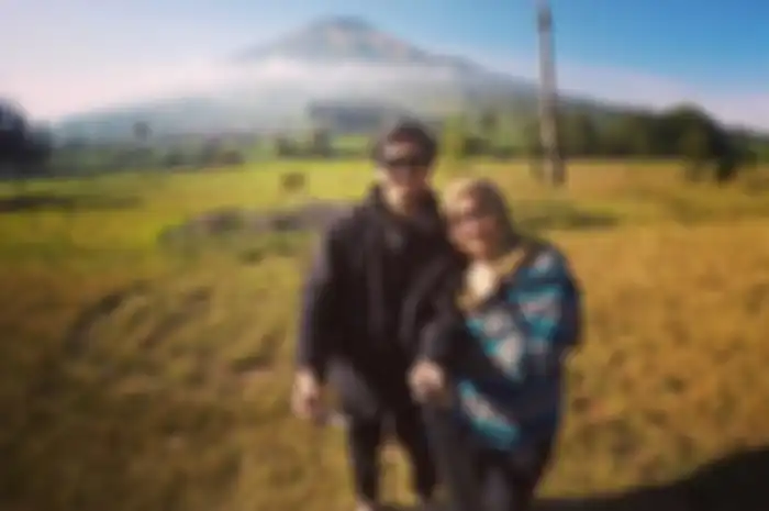 Vokalis Sheila on 7, Akhdiyat Duta Modjo dan sang istri, Adelia Lontoh.