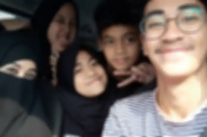 Abidzar dan keluarga