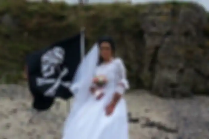 Amanda Teague pilih nikahi hantu bajak laut berusia lebih dari 300 tahun.