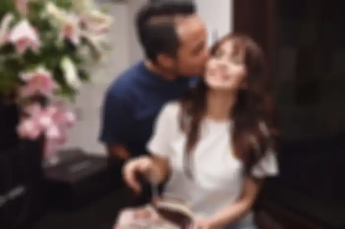 Miliki Rumah Super Mewah 5 Lantai, Momo Geisha Balas Komentar Negatif Saat Dirinya Berfoto di Garasi, ‘Saya Engga Takut Kehilangan Folower Kayak Kamu’
