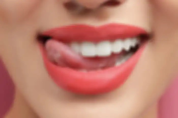 Bibir penuh dan tebal