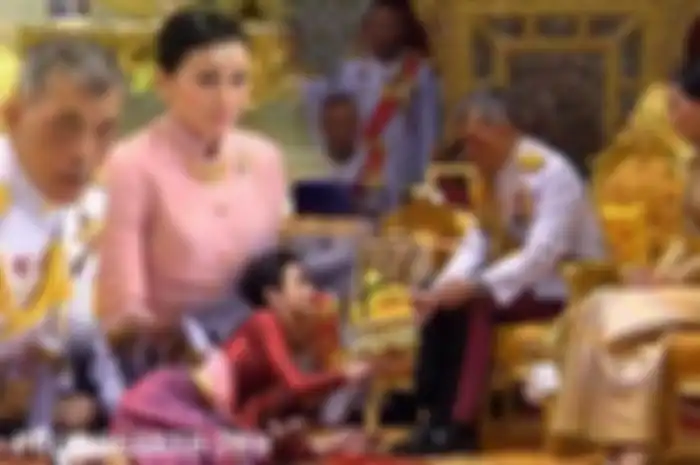 Tinggalkan Rakyatnya Gegara Corona, Raja Thailand Buat Surga Dunianya Sendiri dengan Ditemani 20 Selir Cantik