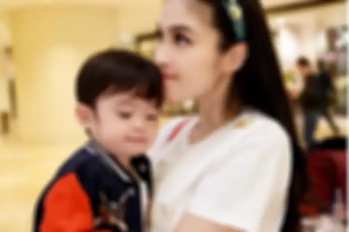 Sandra Dewi dan Raphael Moeis