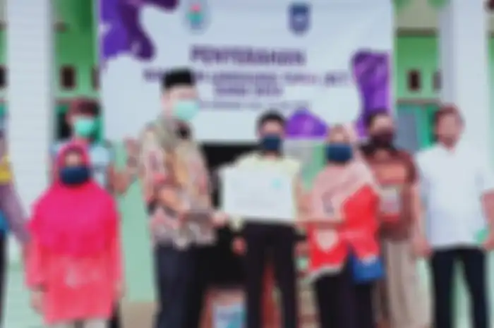 Bupati Markus serahkan BLT Dana Desa untuk warga desa Terentang Kecamatan Kelapa