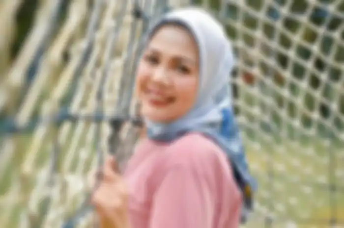 Elly Sugigi mengubah penampilannya tak puas lakukan potong gigi, kini dirinya nekat pasang behel untuk ubah kondisi tonggosnya