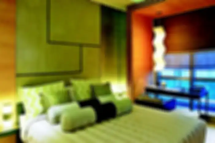 Kasur di tempatkan pada tempat tidur yang rendah menyiratkan keintiman.