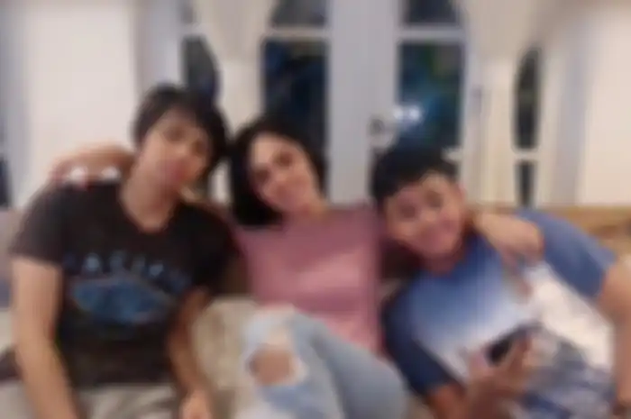 12 Tahun Hidup Menjanda dengan Kedua Anaknya, Yuni Shara Mendadak Ungkap Keinginan Anak-anaknya untuk Miliki Pendamping Hidup yang Usianya Lebih Tua Darinya : Kalau Bisa Bunda Carinya yang Lebih Tua dari Bunda..