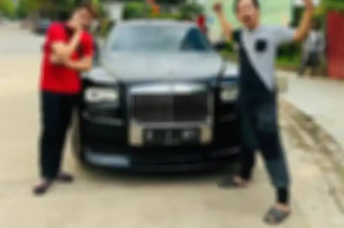 Denny Cagur diamuk Raffi Ahmad lantaran berani mengisi mobil kesayangannya seharga 15 miliar dengan bensin eceran