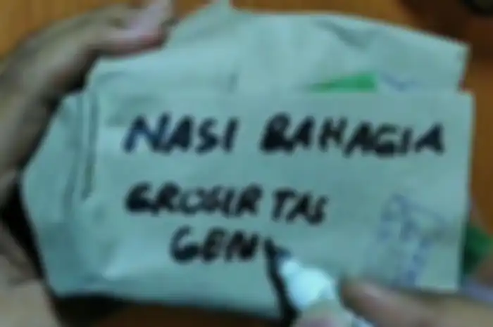 Pasutri yang viral membagikan nasi bungkus berisikan uang Rp 1 juta 