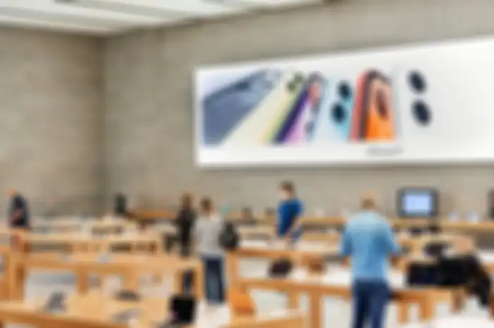 Suasana salah satu Apple Store dalam penerapan protokol kesehatan
