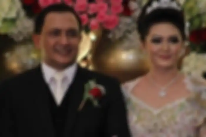 Potret pernikahan Bella Saphira dan Agus Surya Bakti