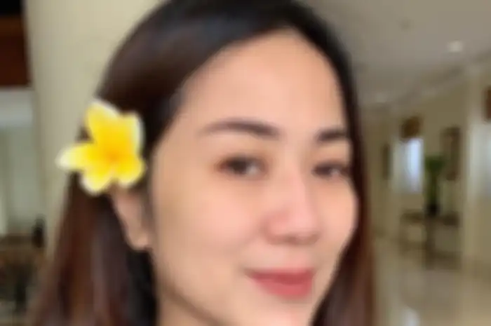 Namanya kian jadi sorotan, Tante Ernie ngaku banyak terima DM nakal dari sejumlah pejabat dan artis, begini tanggapannya!