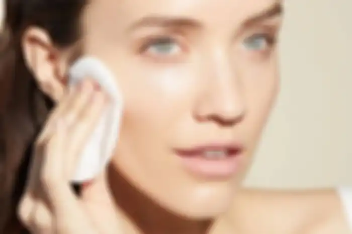 Memakai skincare
