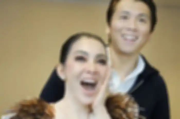 Syahrini dan Reino Barack