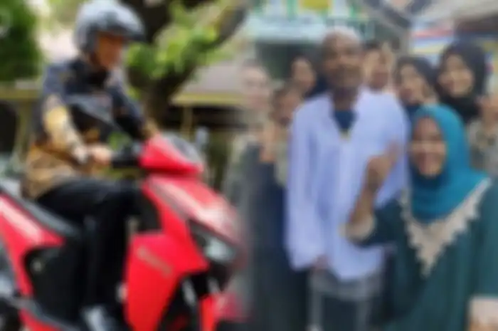 M Nuh (kanan) sempat diumumkan jadi pemenang lelang motor listrik bertanda tangan Presiden Jokowi.