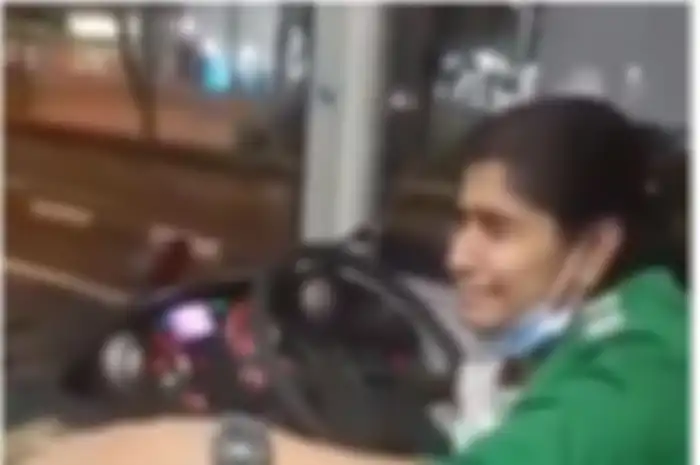 Tangisan wanita sopir bus pun pecah saat didekati pejalan kaki untuk ditanyakan masalahnya