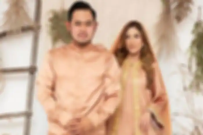 Gilang Widya Pramana, bos bus wisata Juragan 99 bersama istri