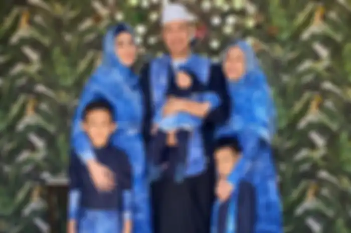 Unggahan foto keluarga Kartika Putri