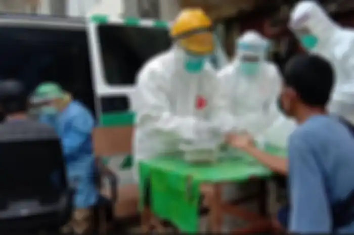 Tenaga medis sedang bekerja