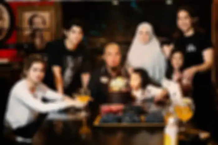 Ahmad Dhani, Mulan Jameela, dan keluarga