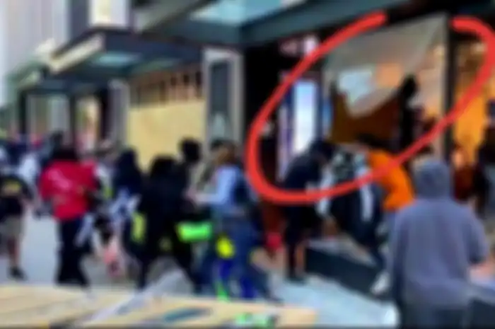 Gak Cuma Bentrok, Pendemo Protes Kematian George Flyod Ikut Menjarah Toko Nike, LV, Gucci dan Apple