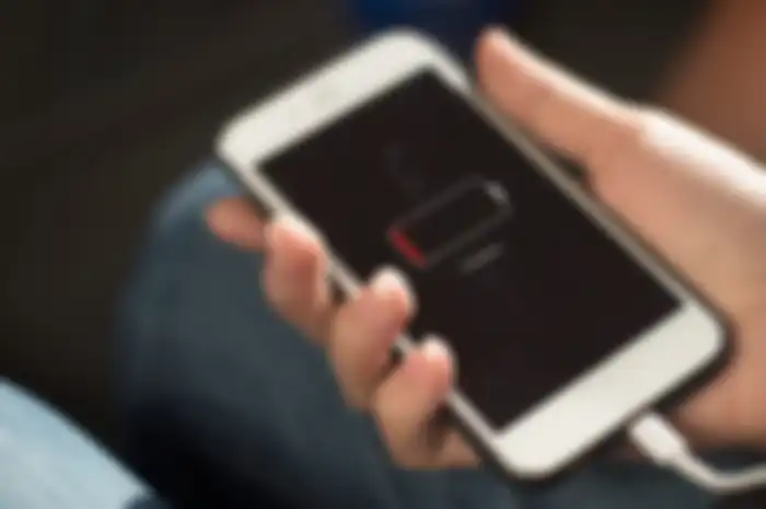 Ilustrasi charge handphone