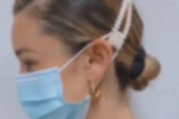 Hairclip untuk menyanggah masker