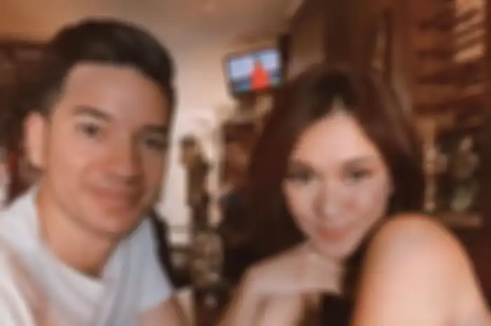 Andrew White dan Nana Mirdad