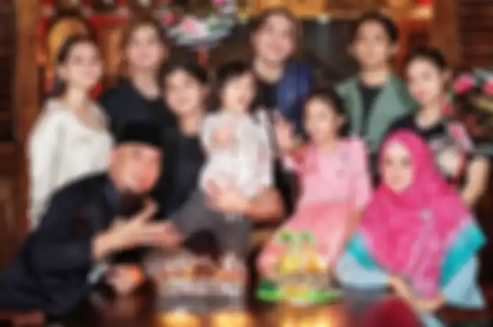 Keluarga Ahmad Dhani dengan Mulan Jameela