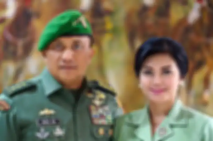 Bella Saphira dan suaminya