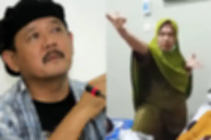 Ki Gendeng Pamungkas sebut Ningsih Tinampi paranormal akhir zaman yang mencari keuntungan.