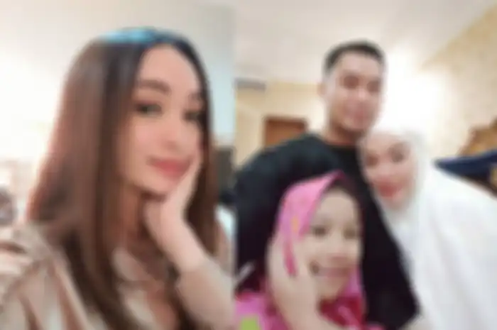 Zaskia Gotik dan anak sambungnya