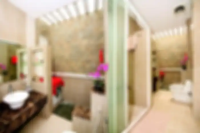 Meletakkan mesin cuci di kamar mandi, hemat tempat, tenaga, dan waktu.