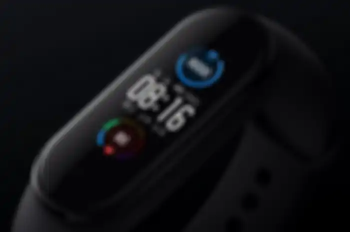 Tampilan layar AMOLED pada  perangkat Xiaomi Mi Band 5