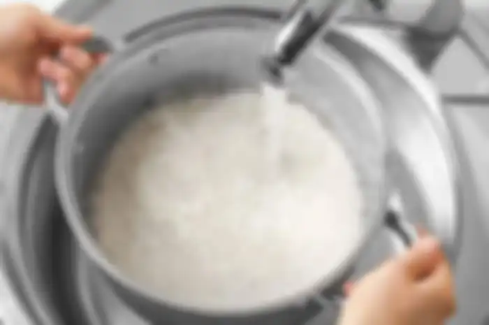 Memasak nasi dengan cara ini bisa berbahaya