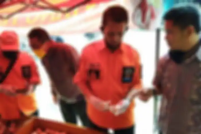 Tim Satgas Pangan Kota Tasikmalaya menemukan telur infertil di salah satu kios telur di p Pasar Induk Cikurubuk, saat sidak telur infertil, Selasa (9/6) 
