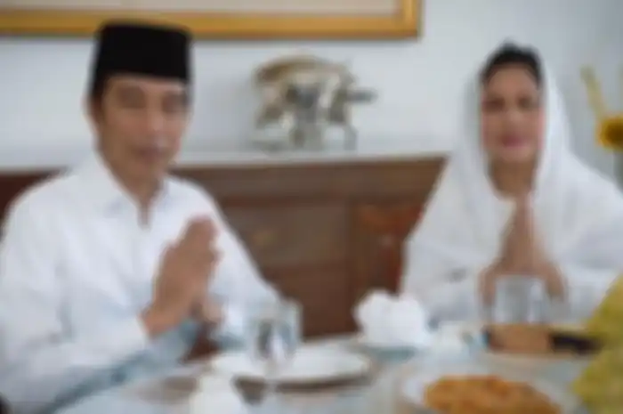 Presiden Joko Widodo dan Ibu Negara Iriana mengucapkan selamat hari raya Idul Fitri 1 Syawal 1441 Hijriah yang jatuh bertepatan pada Minggu (24/5/2020). (Biro Pers Sekretariat Presiden) 