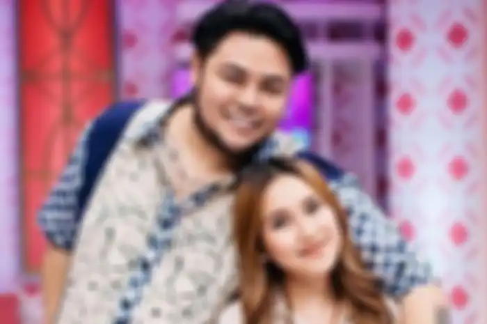 Padahal Selama Ini Tak Pernah Tanggapi Cinta Ivan Gunawan, Ayu Ting Ting Akhirnya Ngaku Sayang Hingga Bongkar Perilaku sang Designer yang Bikin Dirinya Baper