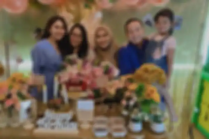 Ayu Ting Ting dan keluarga