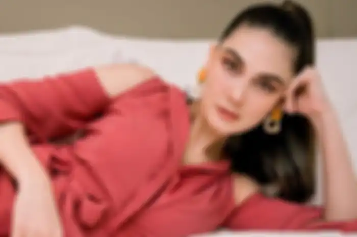 Bak Bumi dan Langit, Saingi Kemewahan Istana Syahrini, Luna Maya Pamer Hunian Elegan yang Dilengkapi Alat Disk Jokey (DJ) dan Lampu Kristal Berliau Menggantung di Langit-langit