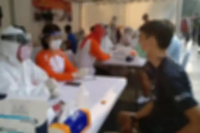 rapid test walk thru dari Polri saat CFD Jakarta, Minggu (21/6/2020).