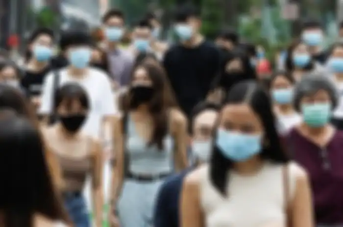 Orang-orang mulai beraktivitas di tengah pandemi 