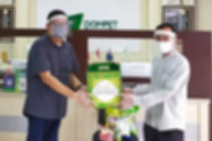 Donasi terakhir Oppo untuk kampanye SejernihDepanMata ke Dompet Dhuafa.
