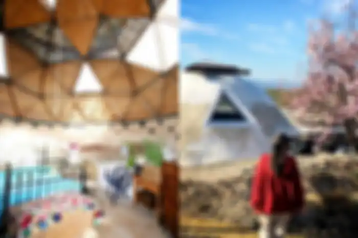 Rumah yang terbuat dari barang bekas.